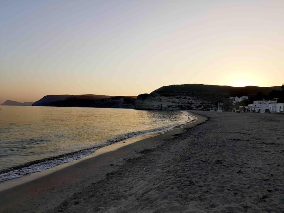 El Playaiso De Aguamarga Apartment Agua Amarga  Bagian luar foto